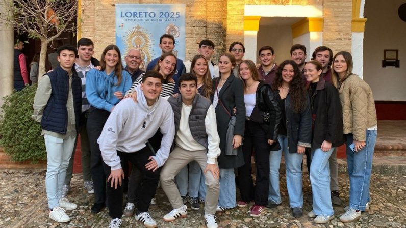 Un grupo de jóvenes vinculados a los maristas peregrina a Loreto por el Año Jubilar