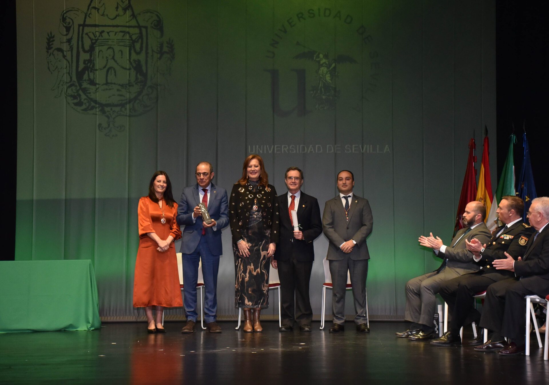 La Universidad de Sevilla recoge el Premio 28F del Ayuntamiento de Osuna