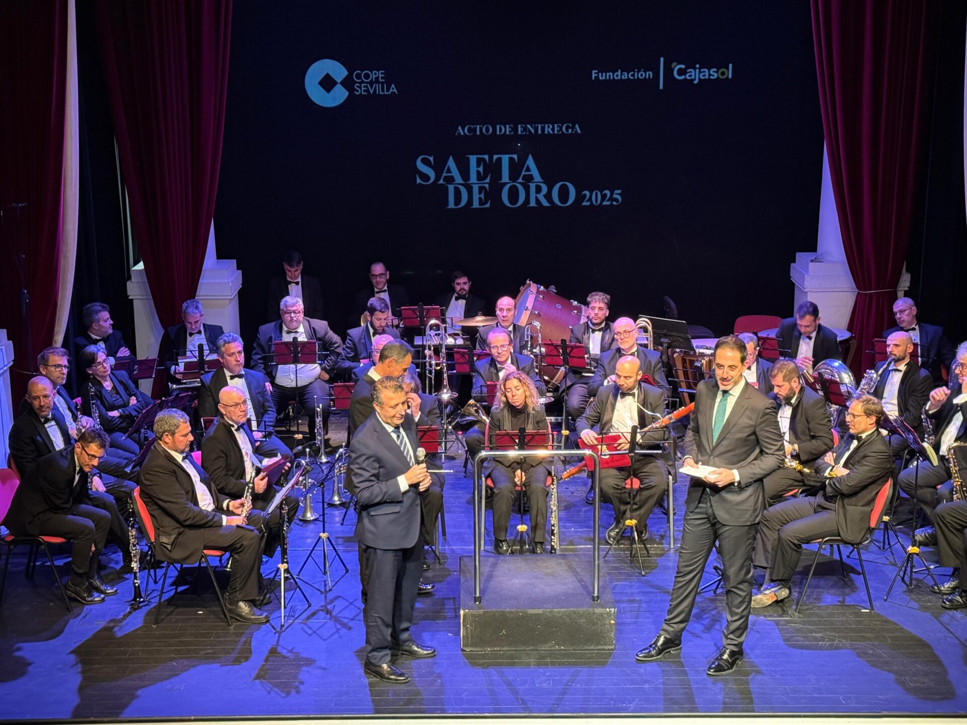 Javier Fernández, presente en la entrega de la ‘Saeta de Oro’ que otorga COPE a la Asociación Gremial Sevillana de Arte Sacro