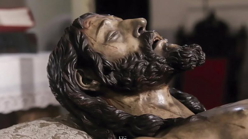 El Cristo Yacente presidirá el viacrucis de las hermandades de Sevilla