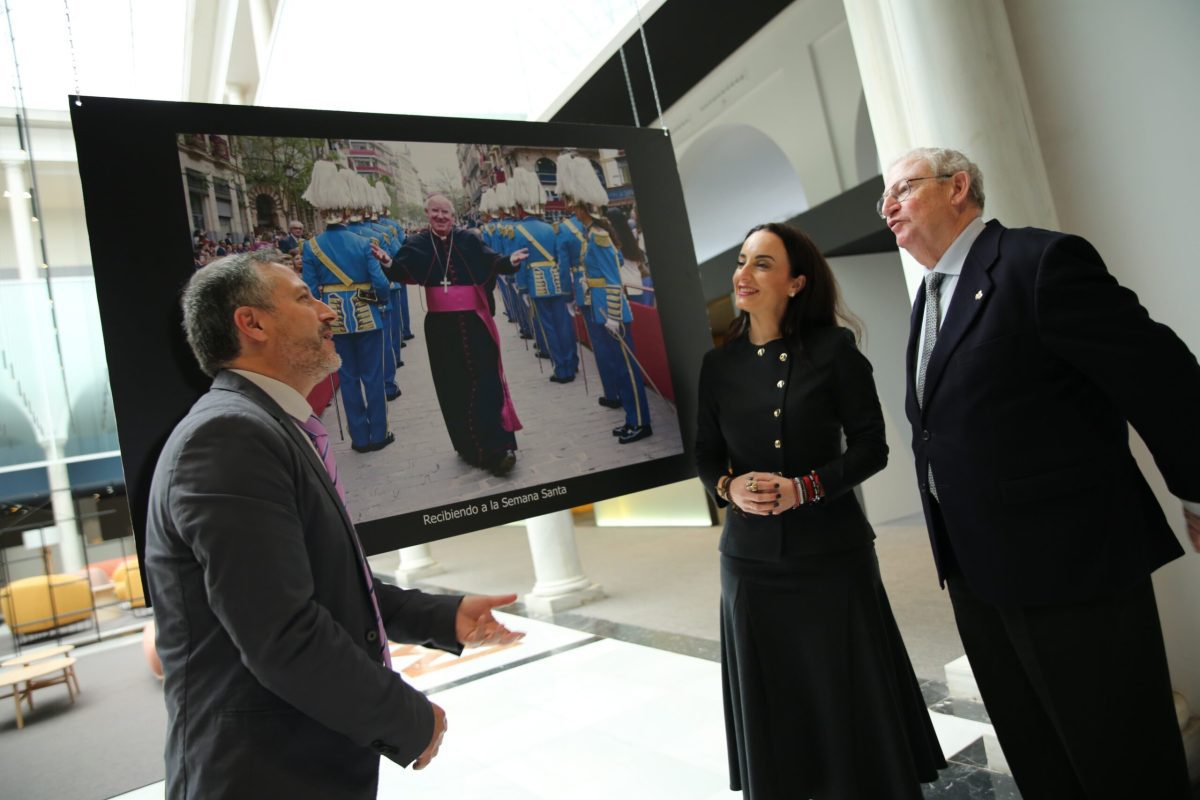 CAIXABANK “RECIBE A LA SEMANA SANTA” CON LA EXPOSICIÓN FOTOGRÁFICA DEL CONSEJO