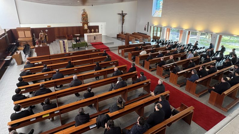 Mons. Saiz al clero de Sevilla: “Que el centro de nuestra vida sacerdotal sea Cristo, quien llena el corazón”