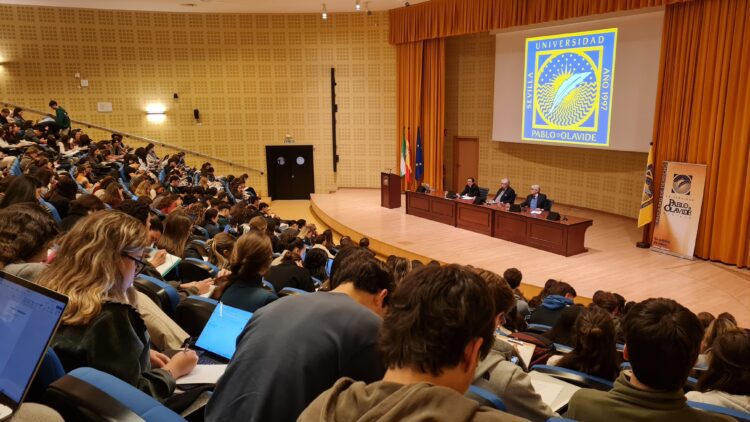 ‘Evolución del concepto de justicia en Bartolomé de las Casas’, conferencia en la UPO de Ramón Valdivia   Organizada por el Área de Historia del Derecho y de las Instituciones del Departamento de Derecho privado, con la colaboración de la Facultad de Derecho