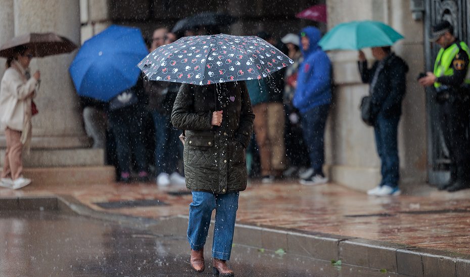 El 112 insta a la precaución ante el aviso naranja por lluvias en Cádiz, Huelva y Málaga