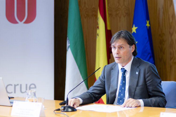 Francisco Oliva presenta en la Universidad Pablo de Olavide el proyecto de CRUE ‘Transferencia e Impacto Social’
