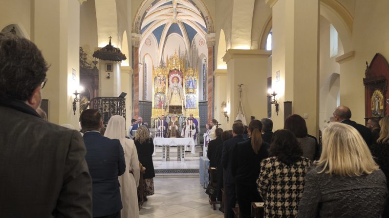 El santuario de la Virgen del Águila descubre su nuevo retablo tras más de 15 años de trabajos