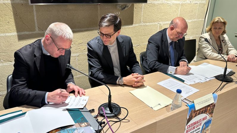 La Facultad de Teología firma un convenio con la Cofradía Internacional de Investigadores para «fortalecer los lazos entre la teología y otras disciplinas»