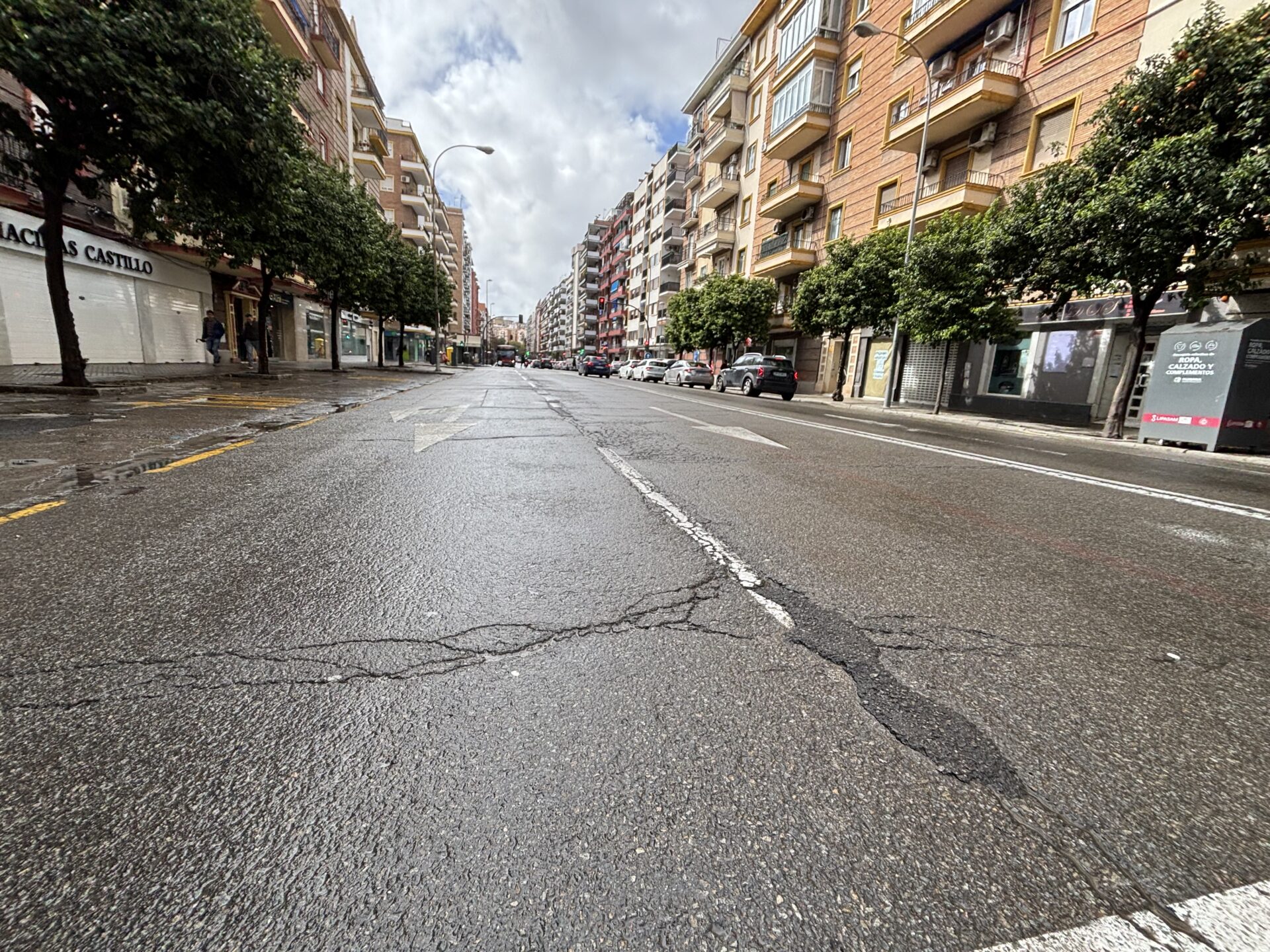 El Ayuntamiento invertirá 177 000 euros en repavimentar al completo la calle Virgen de Luján