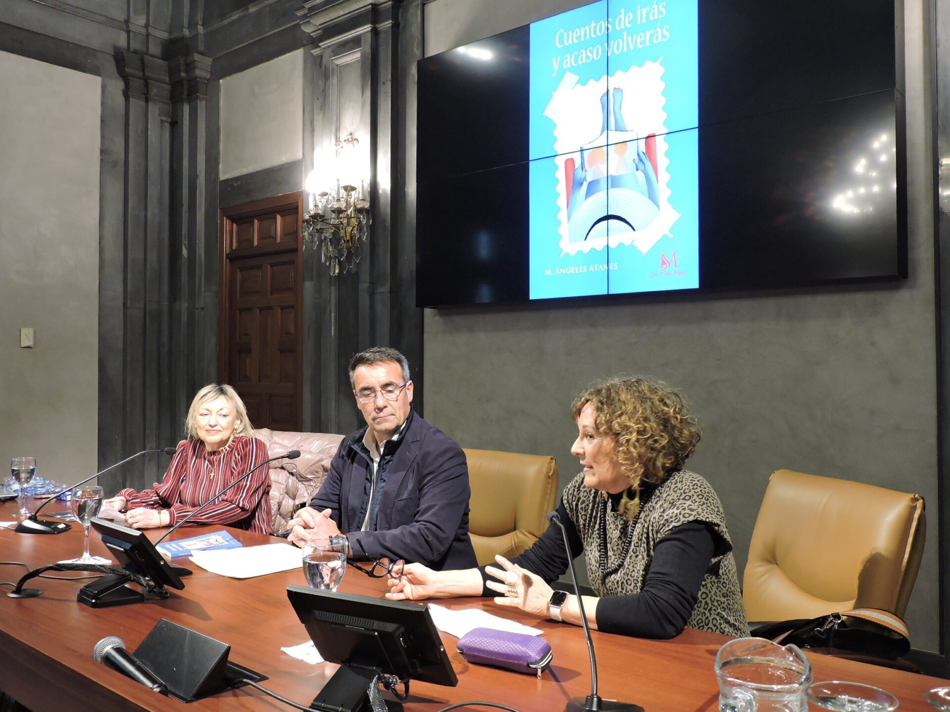 María Ángeles Atanes presenta su libro ‘Cuentos de irás y acaso volverás’ en la Casa de la Provincia de la Diputación de Sevilla