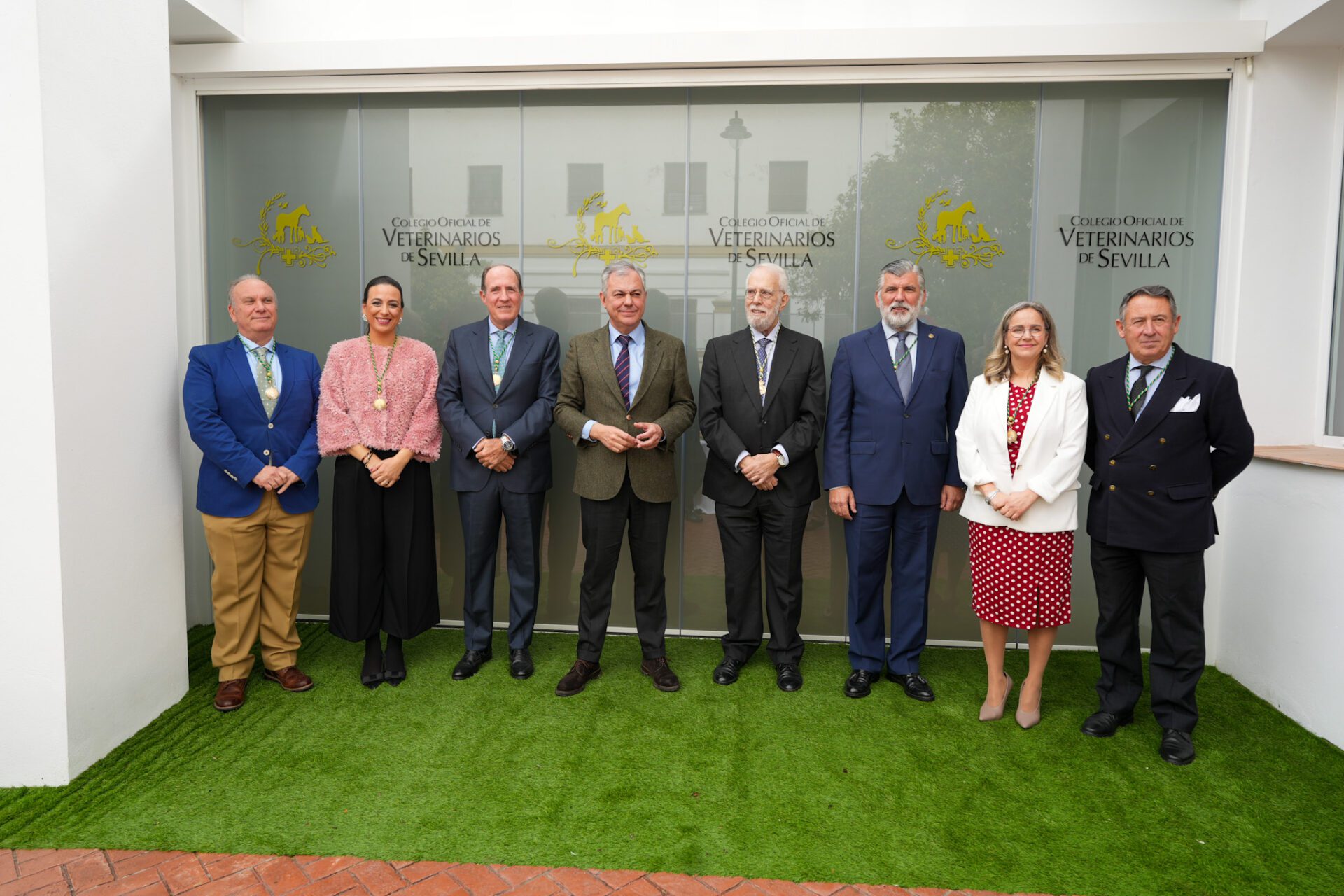 El alcalde inaugura la nueva sede del Colegio de Veterinarios y refuerza el compromiso municipal con el bienestar animal