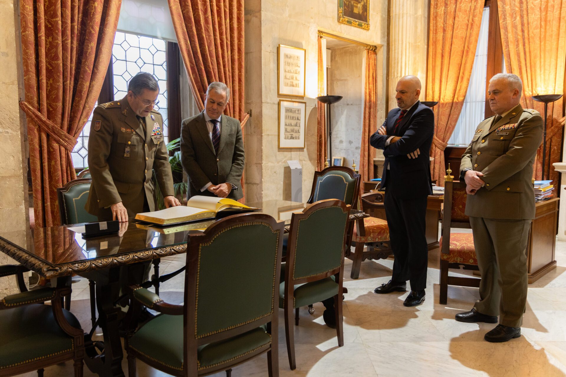 El alcalde Sanz recibe al Jefe de Estado Mayor del Ejército de Tierra