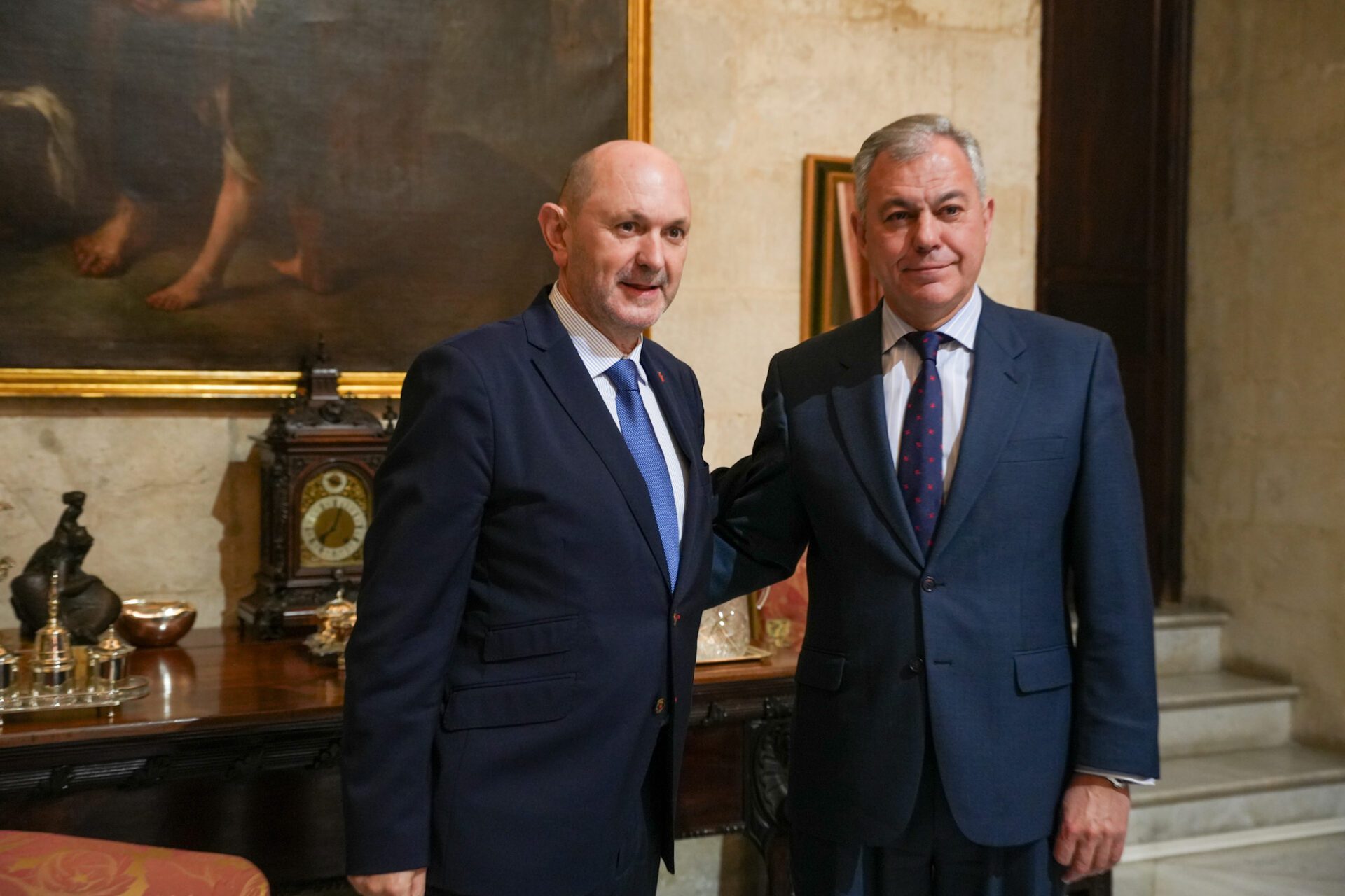 El alcalde de Sevilla recibe al presidente de la RFEF de cara a la celebración de la final de la Copa Del Rey