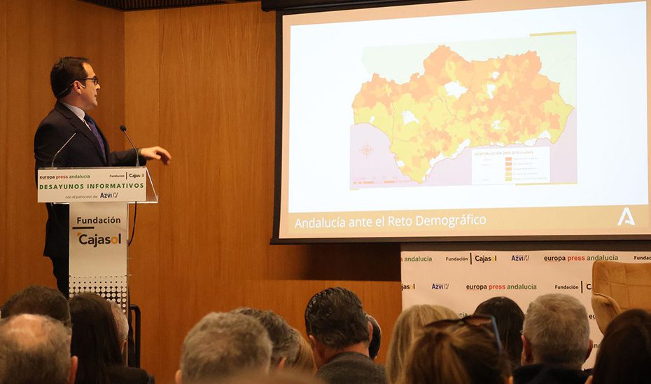 Andalucía aspira a alcanzar los 10 millones de habitantes en 2050 y subir el PIB a la media nacional