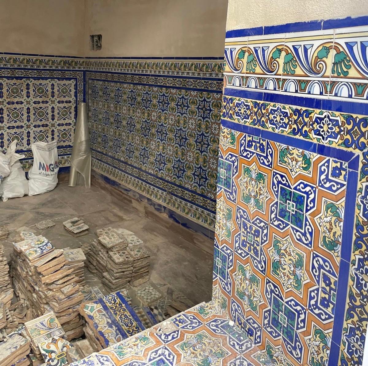 El Gobierno de Sanz paraliza las obras de reforma en inmueble del casco histórico para garantizar la conservación de murales cerámicos del siglo XIX