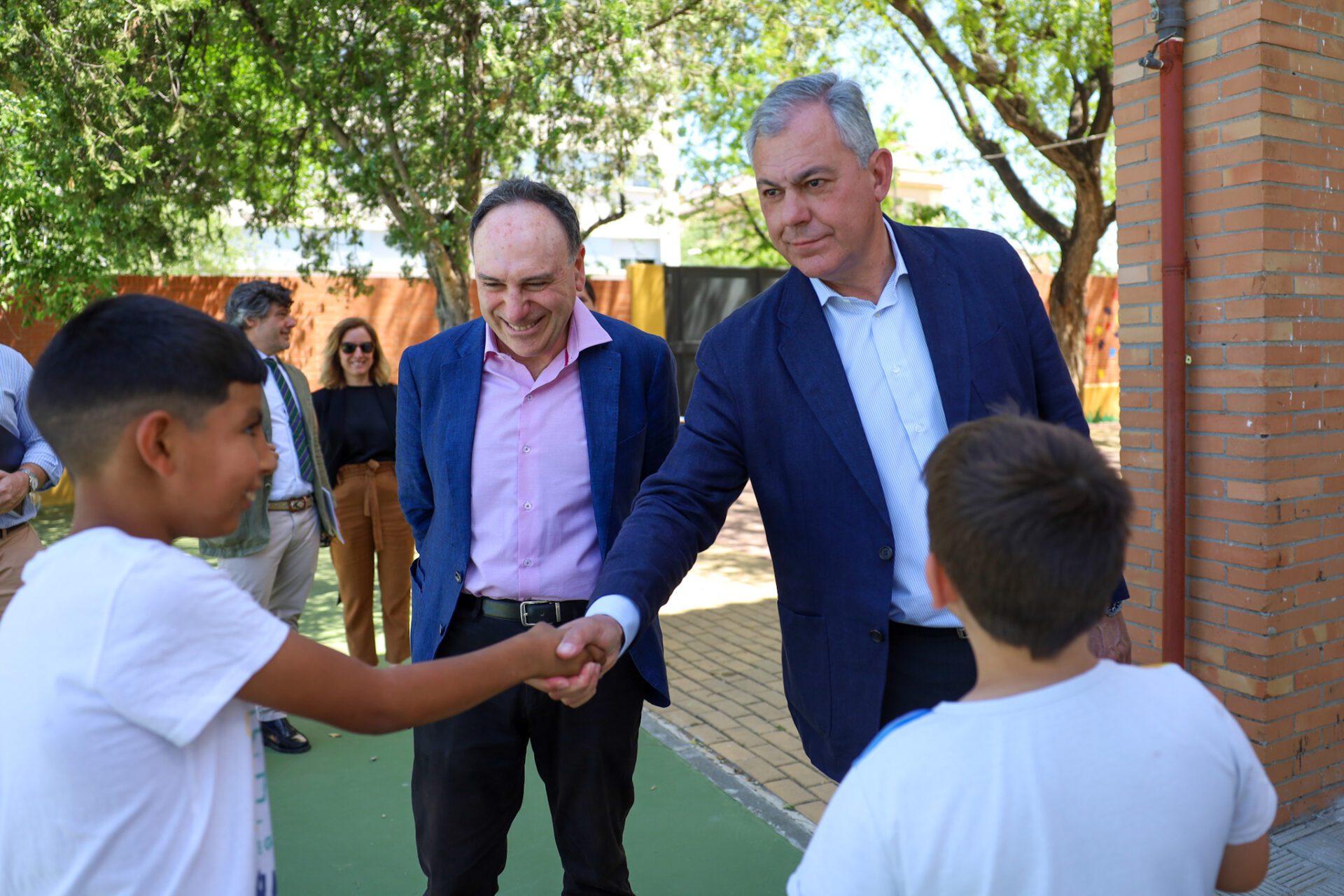 El Gobierno de Sanz invertirá más de un millón de euros en pintar casi una veintena colegios durante los meses de verano