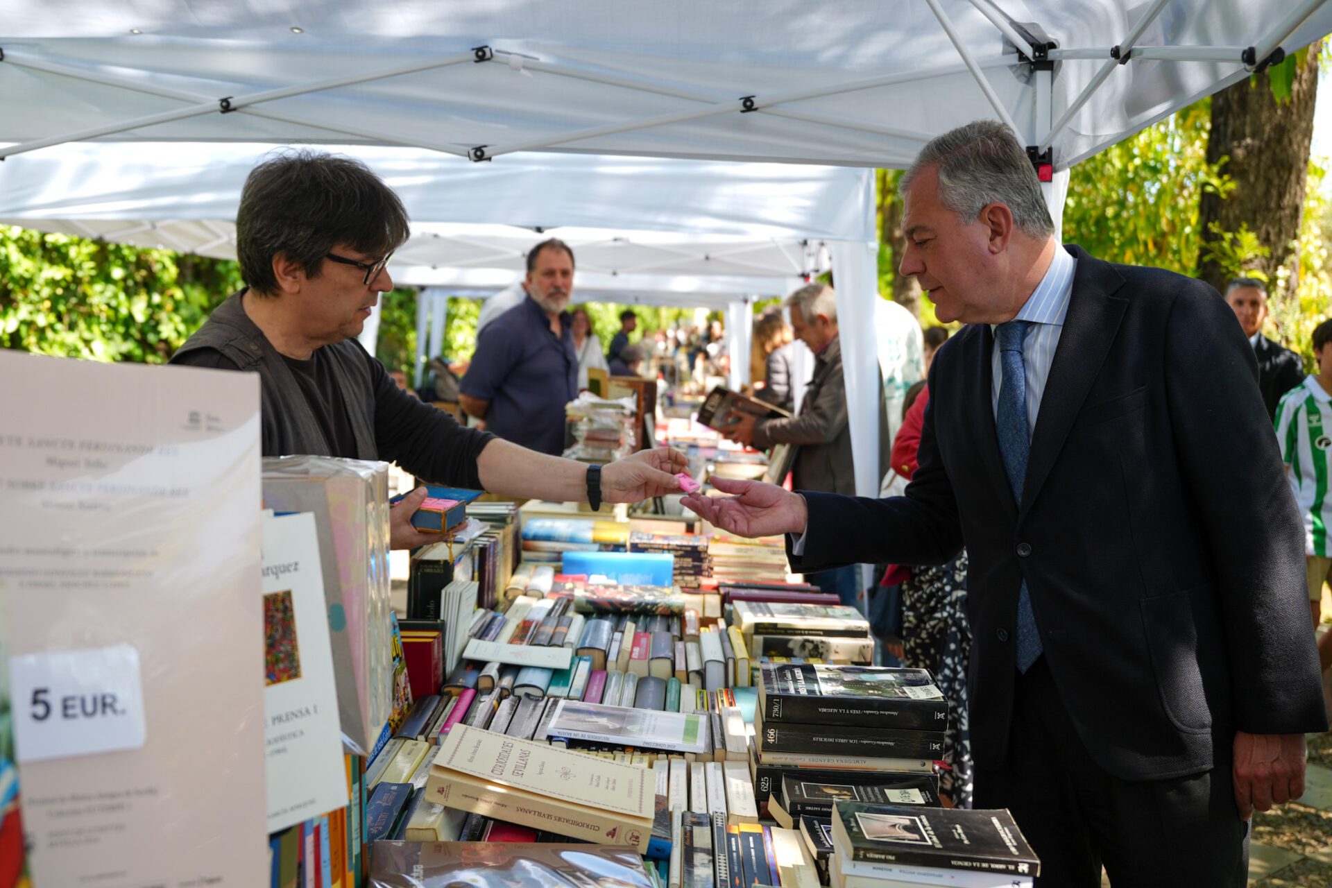 El alcalde Sanz celebra el Día del Libro en los Jardines de Murillo