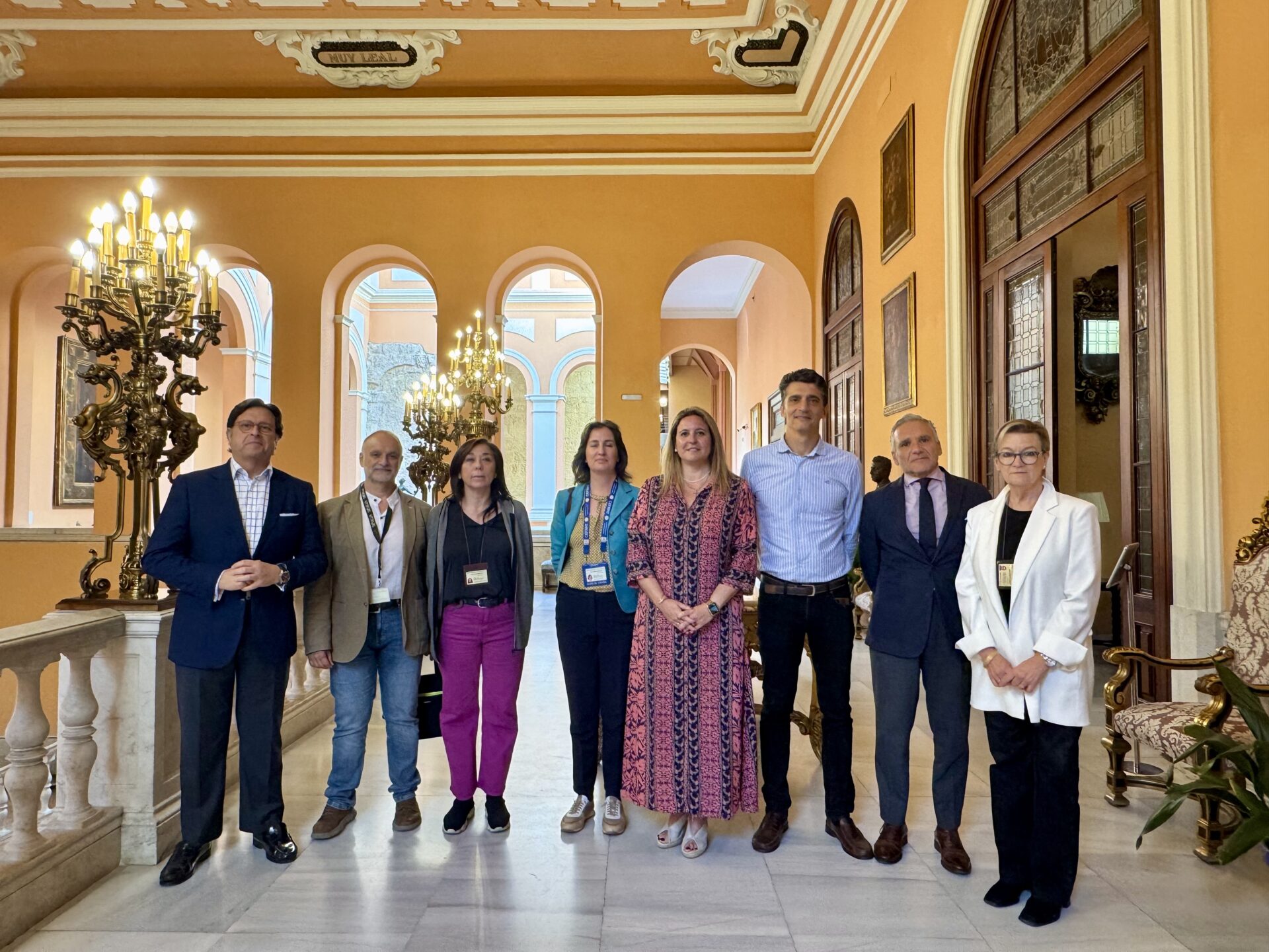 El Ayuntamiento firma un Convenio de buenas prácticas turísticas para garantizar la convivencia en el Barrio de Santa Cruz
