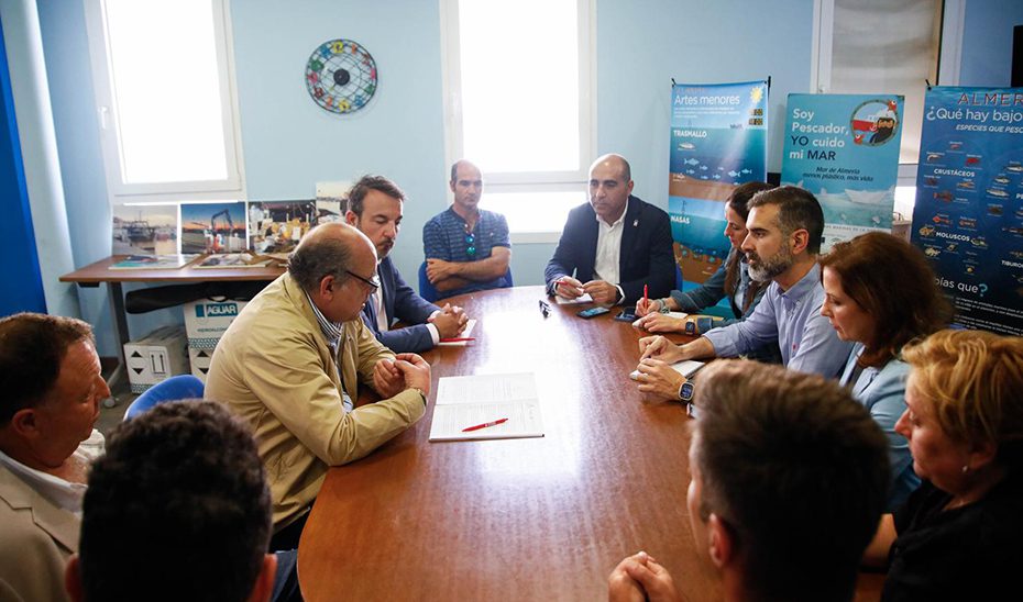 La Junta amplía a 1,3 millones las ayudas para la instalación de puertas voladoras en apoyo a la pesca de arrastre