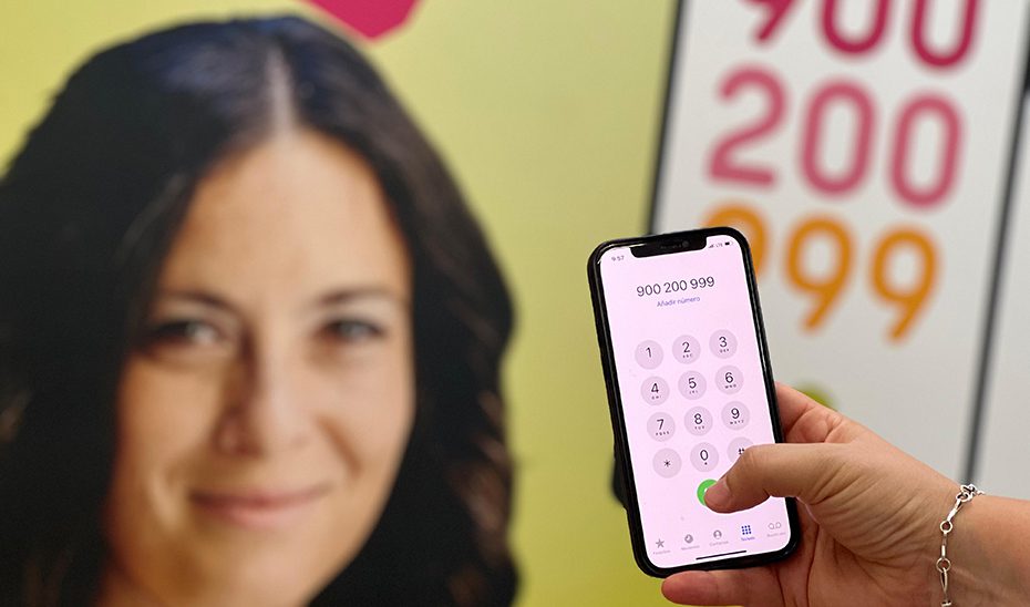 El teléfono andaluz de las mujeres 900 200 999 amplía a 72 los idiomas de atención a las usuarias