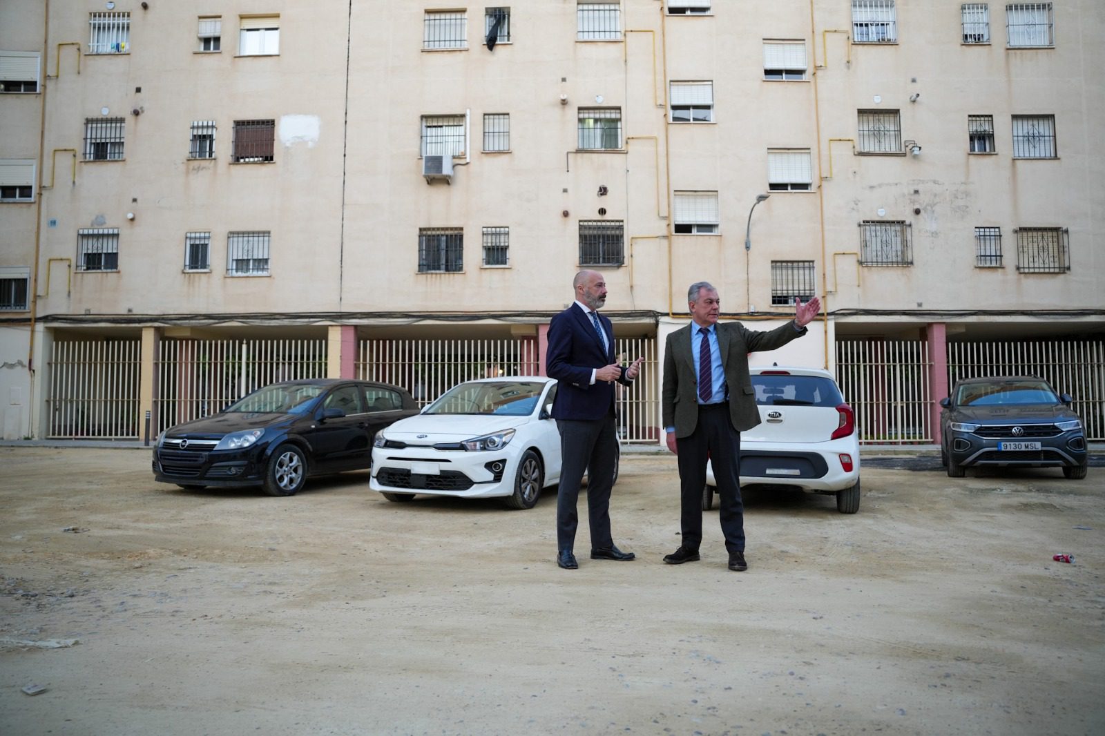 El Ayuntamiento transformará un espacio libre del Tiro de Línea y lo dotará de arbolado y nueva zona de aparcamiento