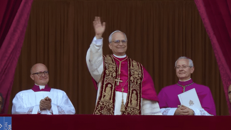Nuevo papa León XIV: «Con vosotros sois cristiano, para vosotros soy obispo»