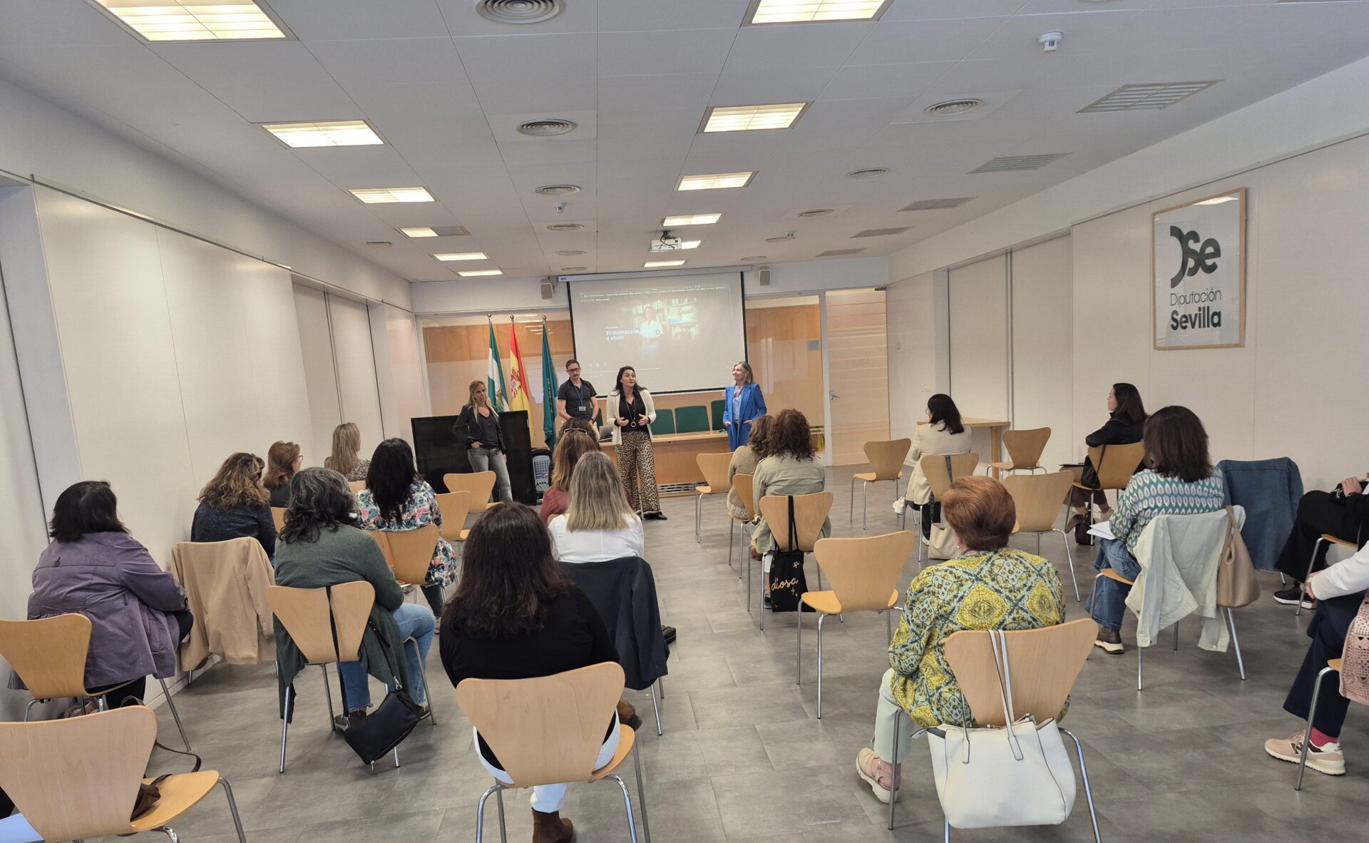 La Diputación inicia sus jornadas formativas sobre asesoramiento jurídico LGTBIQ+ para las profesionales de los Puntos de Igualdad Municipales