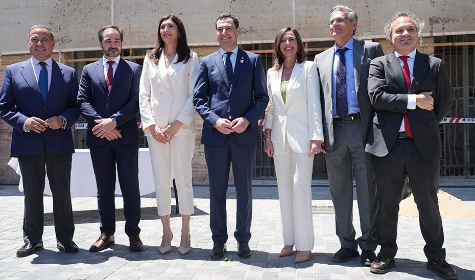 Moreno destaca que Écija recupera con la rehabilitación de las Casas Consistoriales un buque insignia de su inmenso patrimonio histórico