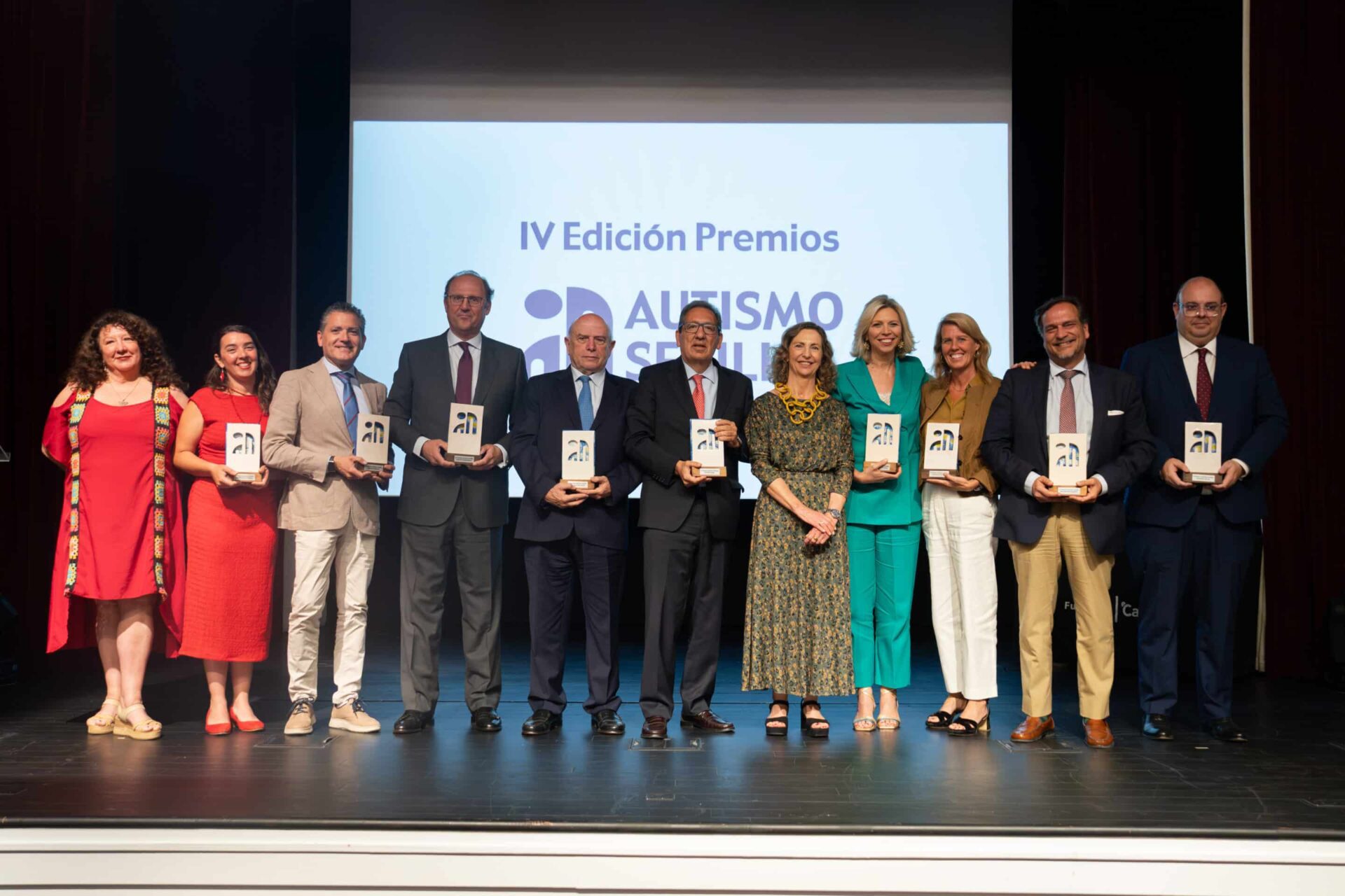 La Fundación Cajasol, reconocida como Entidad Amiga en la gala de Autismo Sevilla sobre comunicación inclusiva