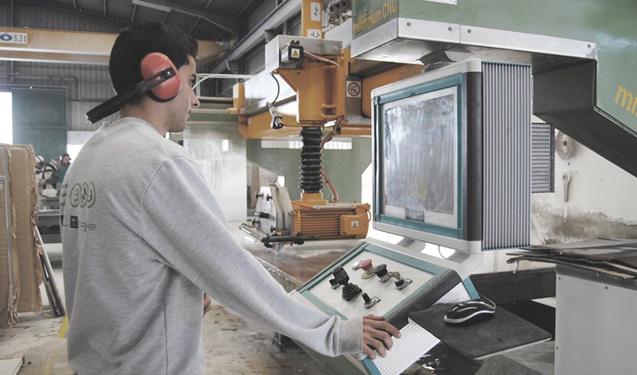 La Junta destina dos millones a programas de formación con compromiso de contratación