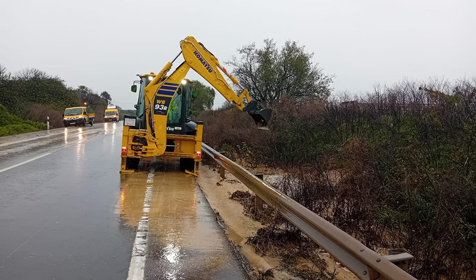 La Junta invierte 3,5 millones en 18 carreteras de Sevilla y Cádiz afectadas por el tren de borrascas