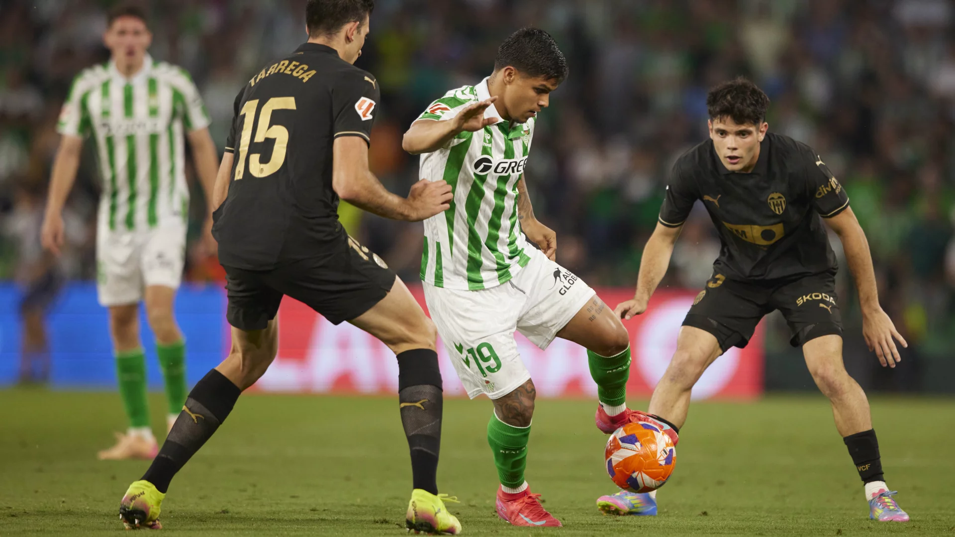 El Real Betis empata con el Valencia CF en la última jornada liguera (1-1)