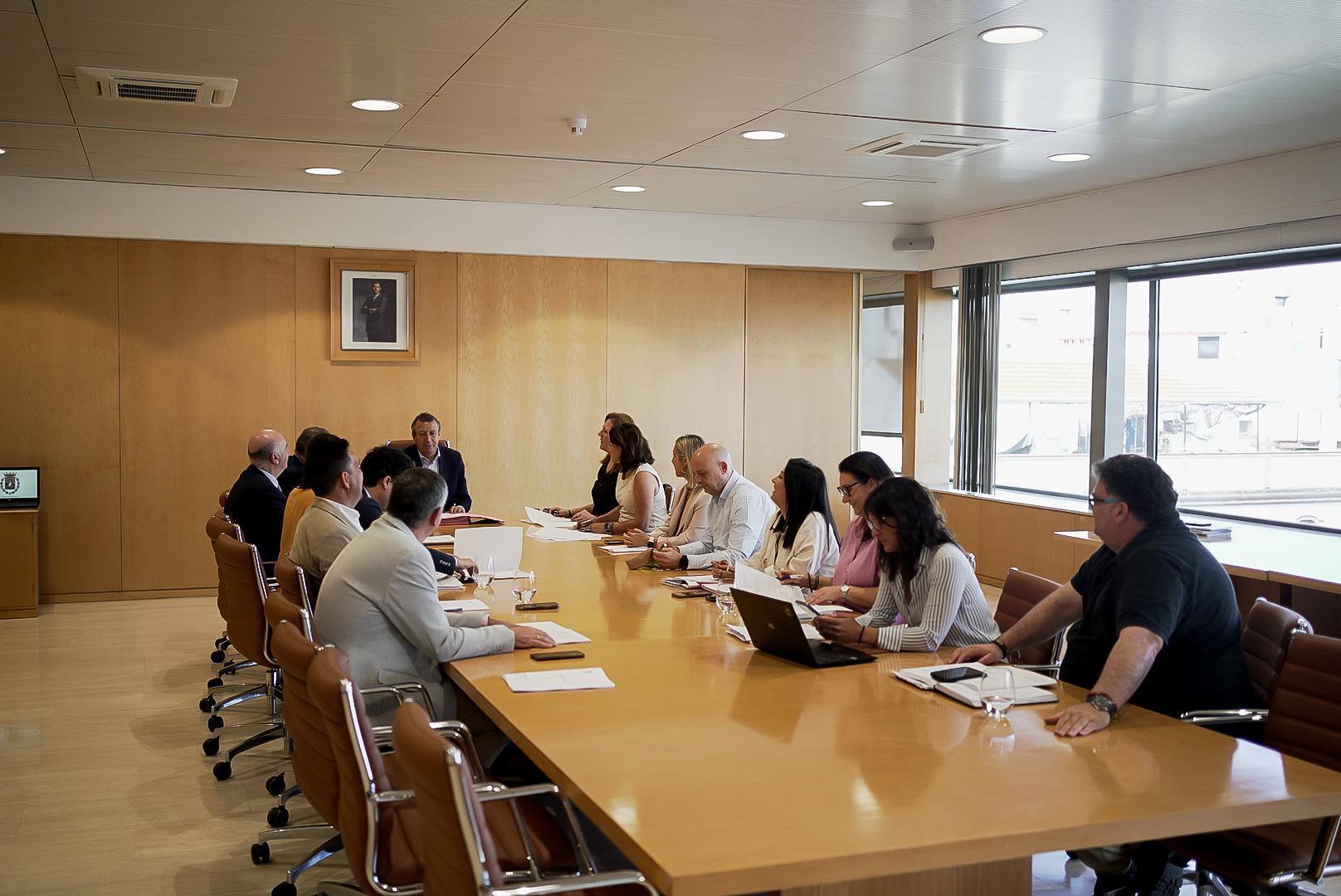 Plan Sevilla 2030: La Diputación incorpora a su Plan Estratégico de Cultura las nuevas líneas de apoyo a contrataciones artísticas municipales y a Memoria Democrática