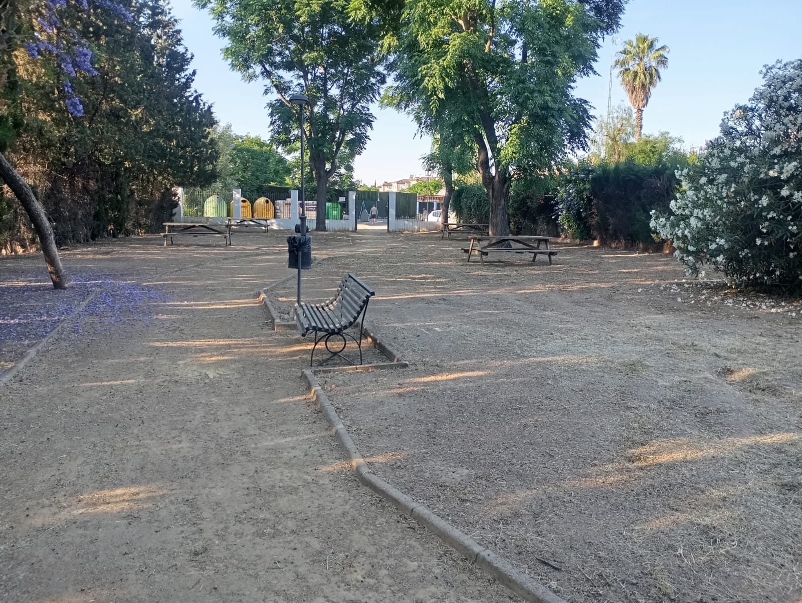 Continúan las labores de limpieza y desbroce de zonas verdes, sendas y cortafuegos