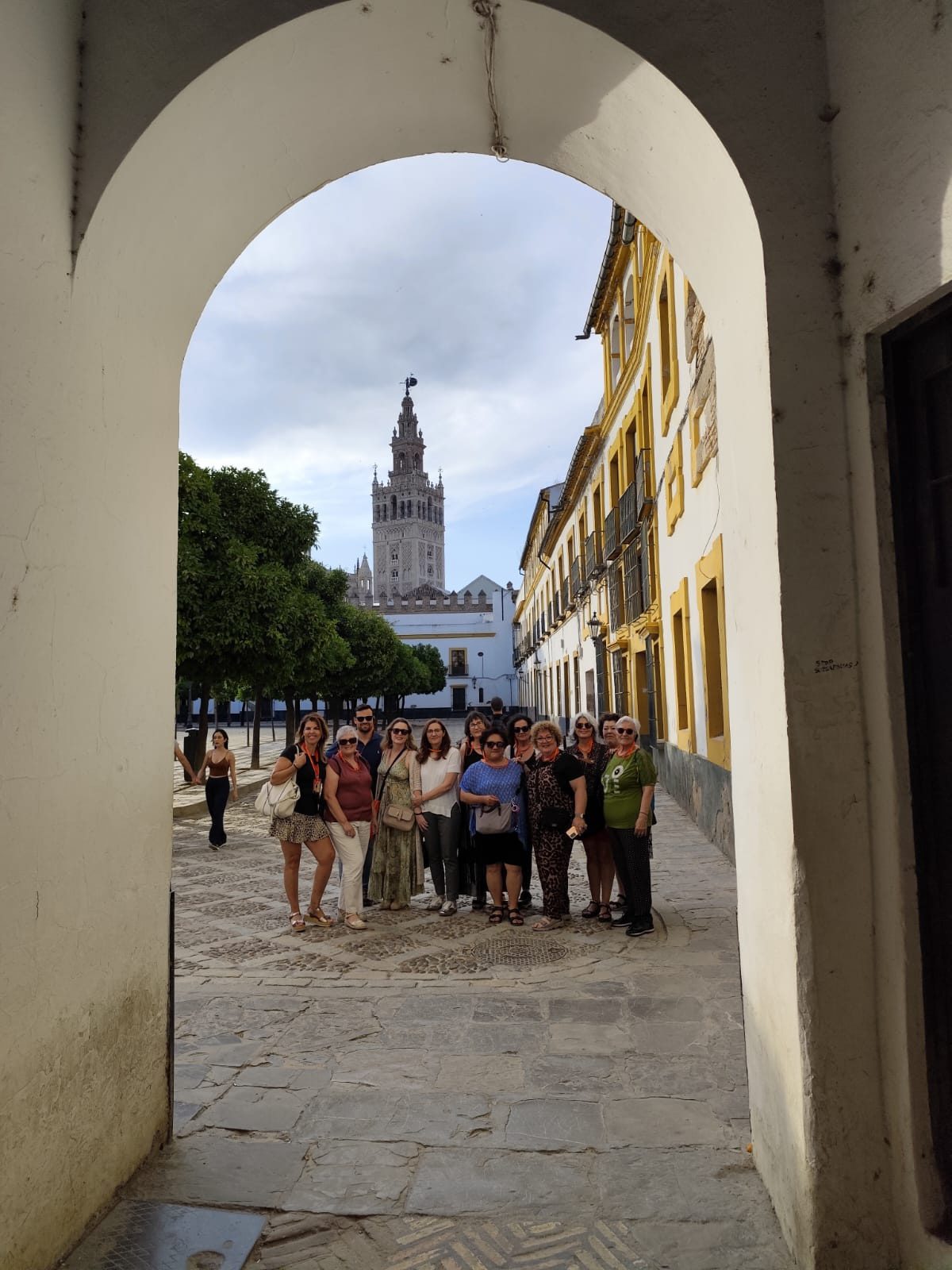 La Delegación de Igualdad organiza una visita al barrio sevillano de Santa Cruz