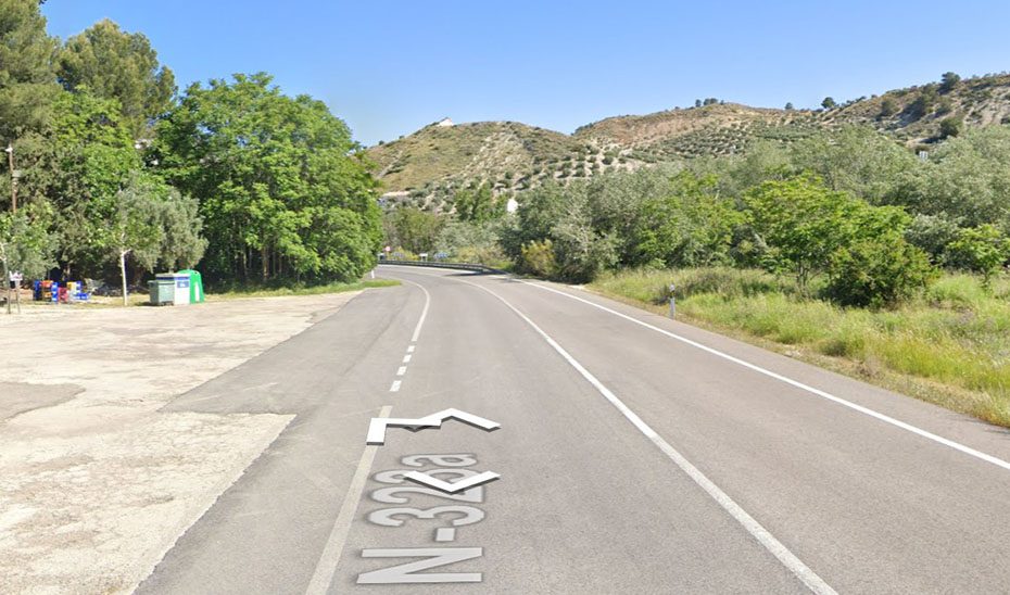 Tres menores y dos adultos heridos al chocar su vehículo contra un jabalí en Pegalajar