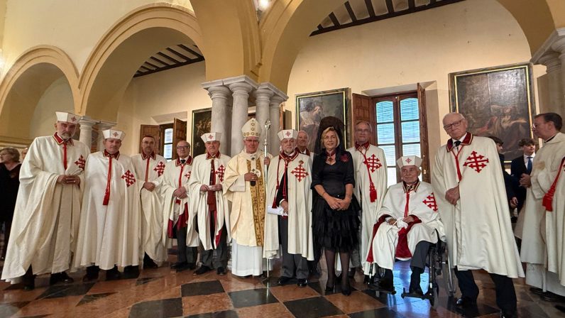 El arzobispo presidió el acto de cruzamiento de nuevos caballeros y damas de la Orden de San Clemente y San Fernando