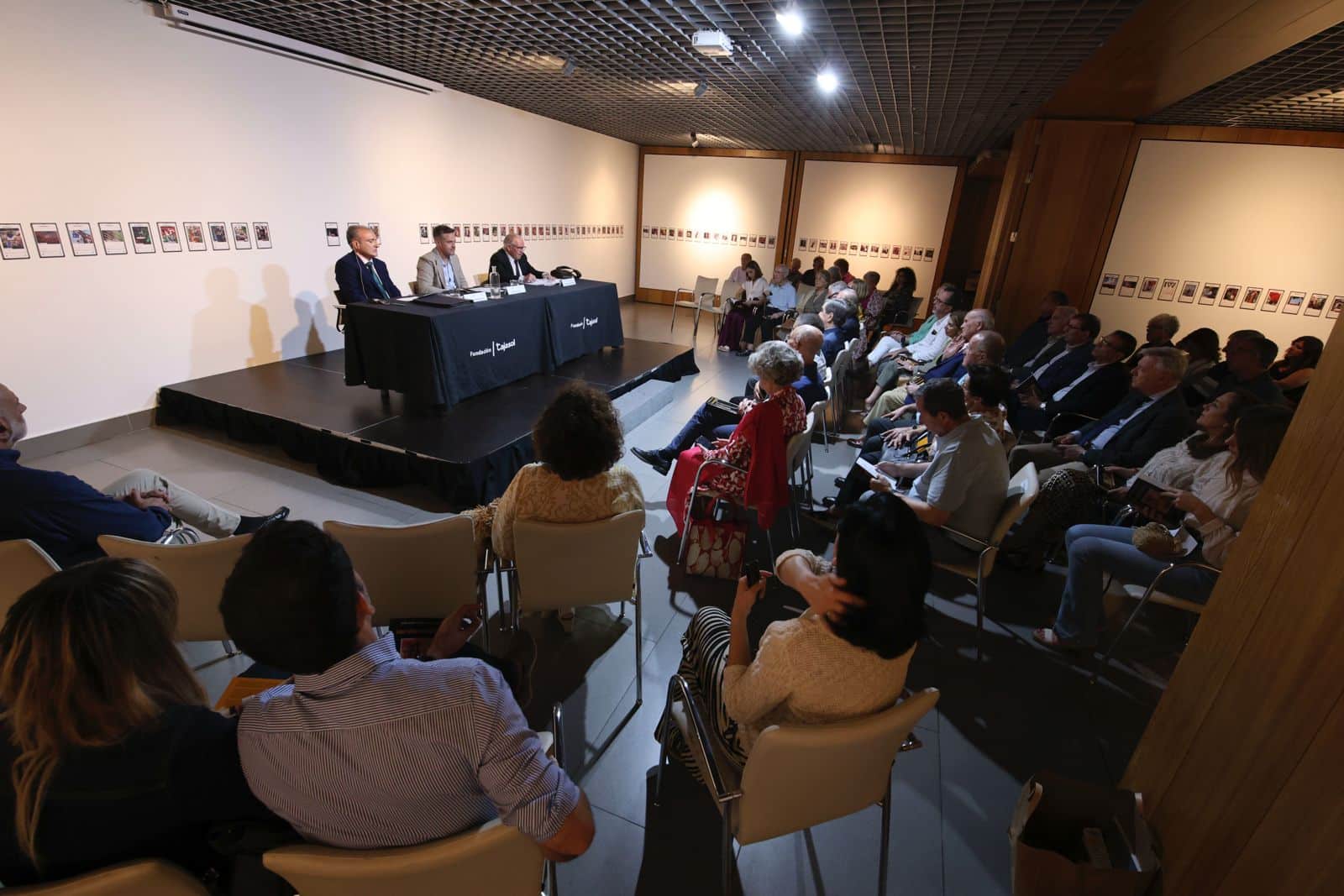 José María Molina presenta su libro “Las rutas transitivas” en la Fundación Cajasol