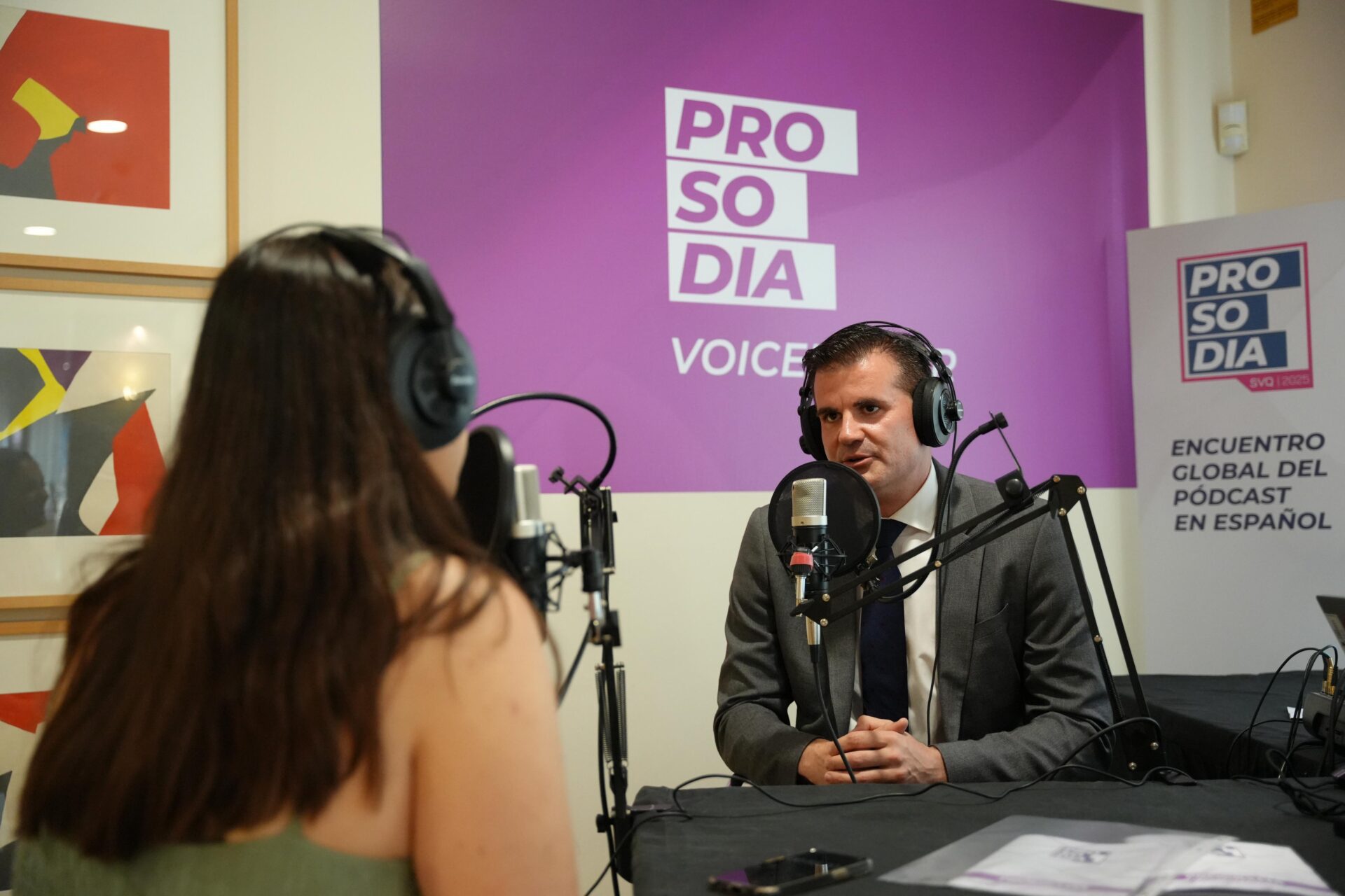 La Diputación muestra su respaldo a la industria del pódcast en español, cuyos principales referentes se han reunido en Sevilla
