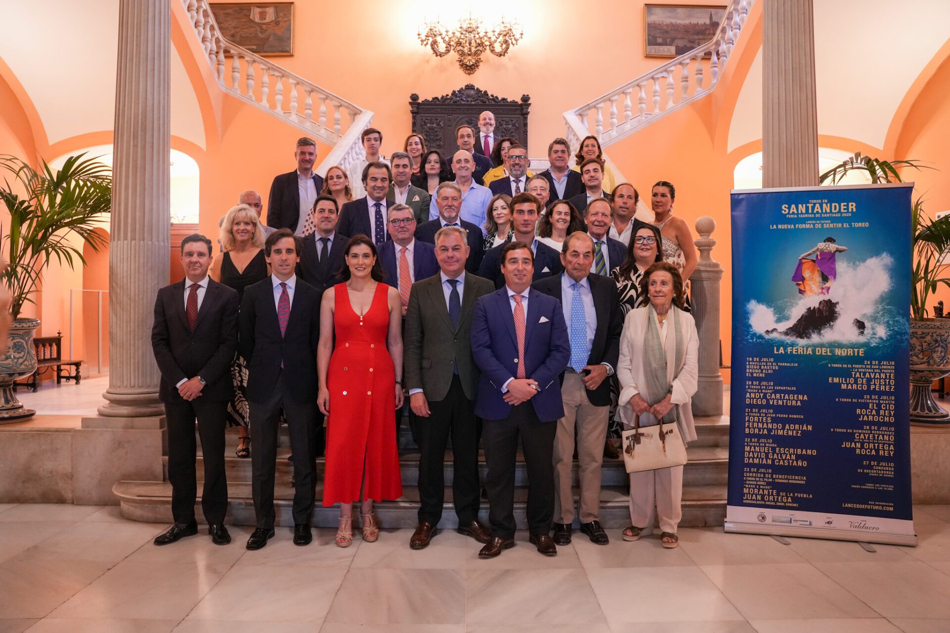 El alcalde de Sevilla, José Luis Sanz, apoya la Feria Taurina de Santiago, de Santander, durante su presentación en el Ayuntamiento de Sevilla