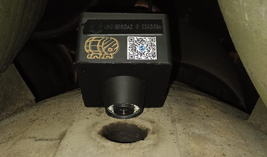 Investigadores andaluces patentan un tapón inteligente que controla el velo de flor en el vino