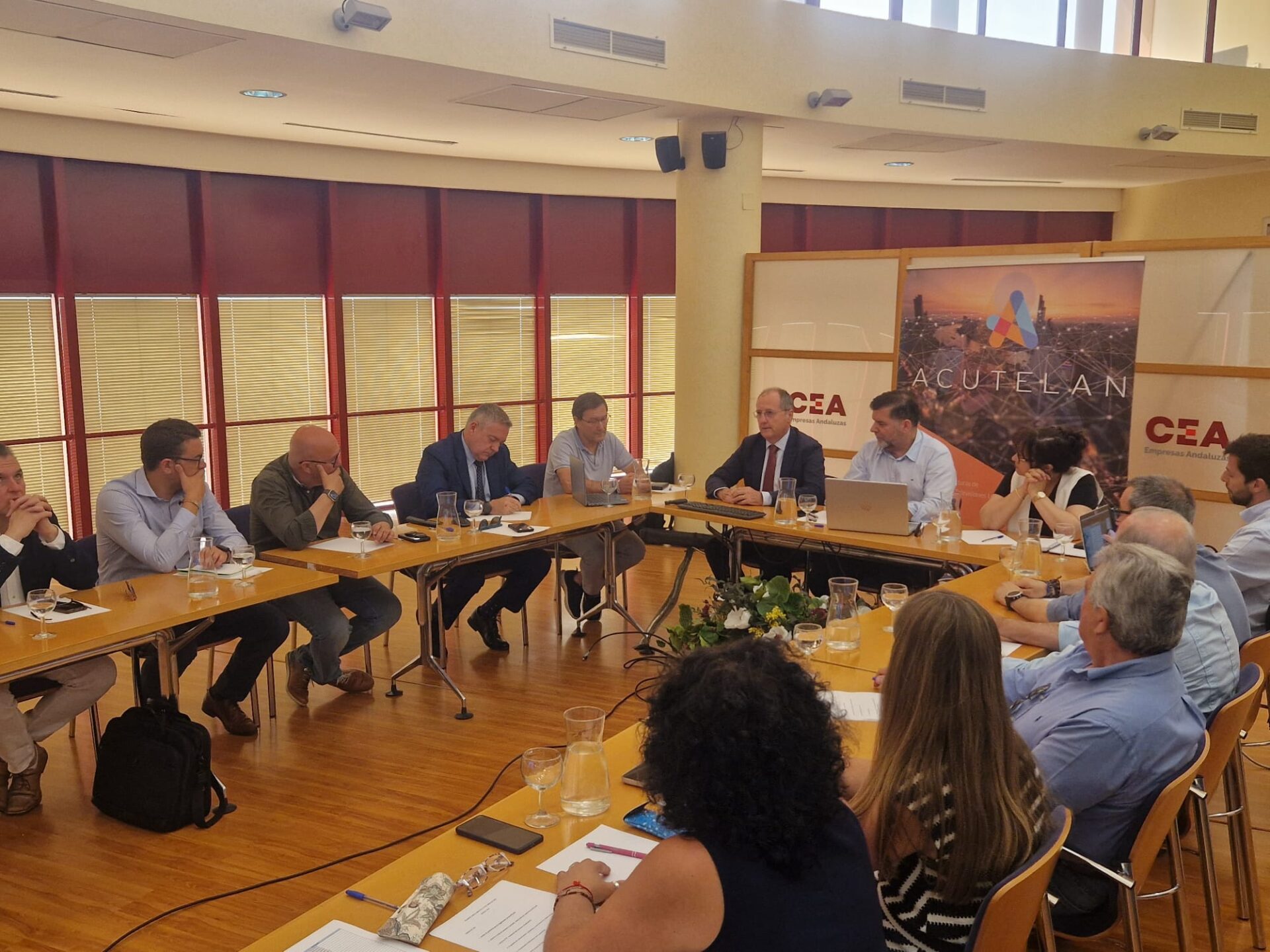 CEA destaca la importancia de organizaciones empresariales que representan los intereses colectivos en la primera Junta Directiva de Acutelan. Luis Fernández-Palacios, secretario general de CEA, ha dado la bienvenida poniendo en valor la relevancia de contar con organizaciones sólidas que faciliten la defensa de lo común. – Confederación de Empresarios de Andalucía