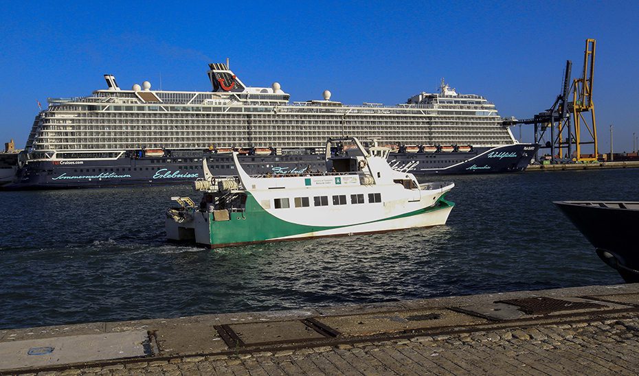 Fomento renueva el servicio marítimo de la Bahía de Cádiz con un nuevo contrato de 7,2 millones de euros