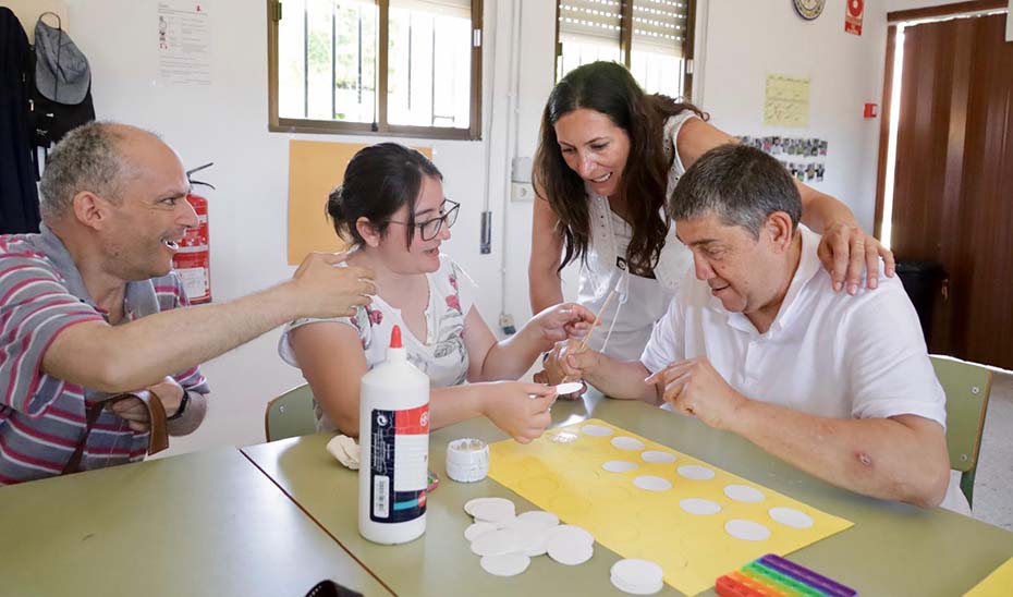 La Junta refuerza su apoyo al sector de la dependencia con la subida de la financiación