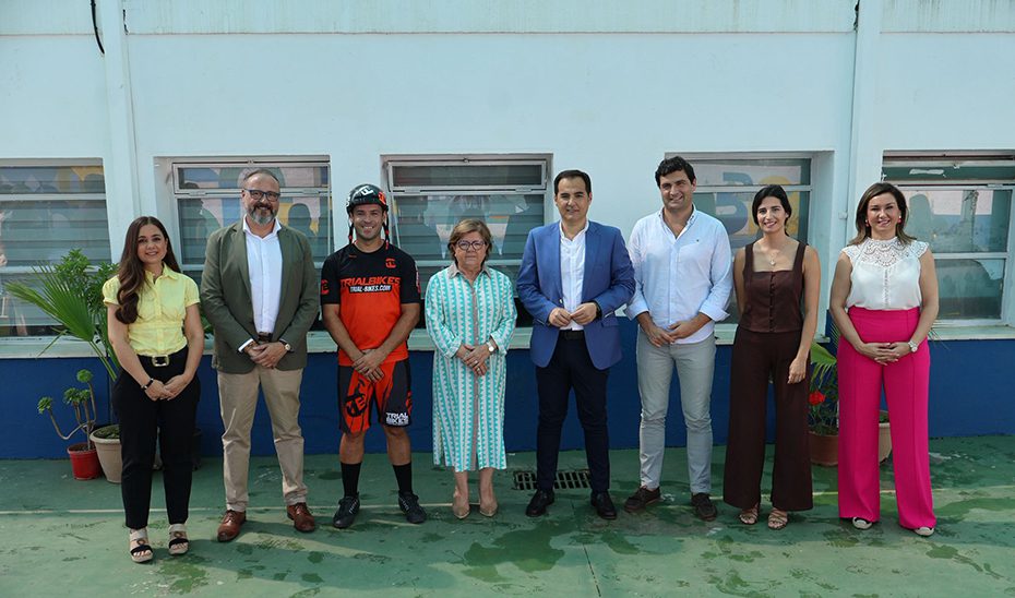 El campeón mundial de Bike Trial, Pablo Adame, acerca los valores del deporte a menores infractores
