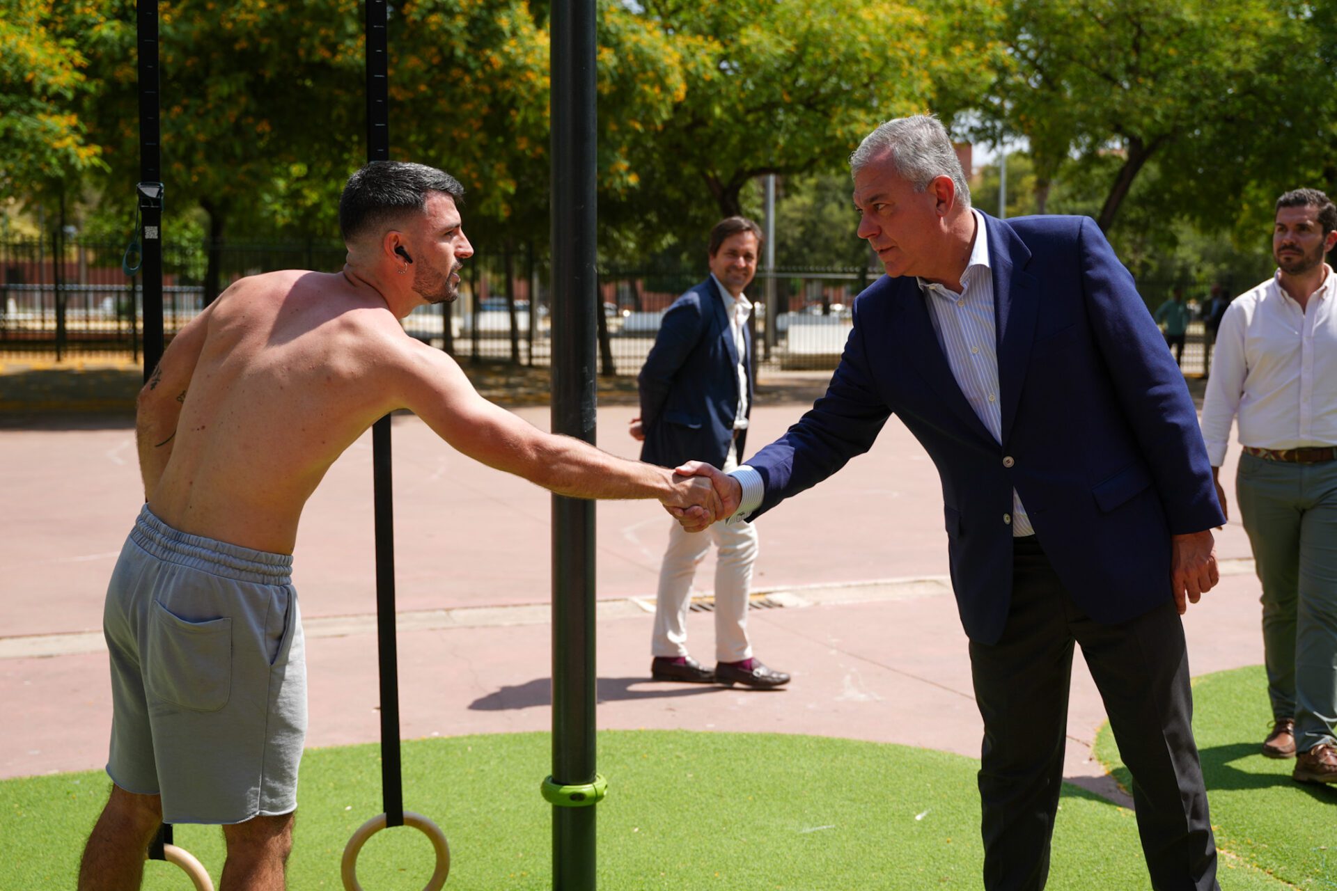 El Gobierno de Sanz impulsa la instalación de zonas de calistenia para el fomento de este deporte en los parques de Sevilla