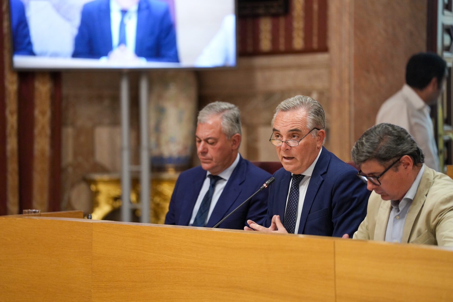 El Pleno aprueba inyectar 10 millones de euros a Lipasam para mejorar la limpieza de la ciudad, con los votos en contra de PSOE y Podemos-IU