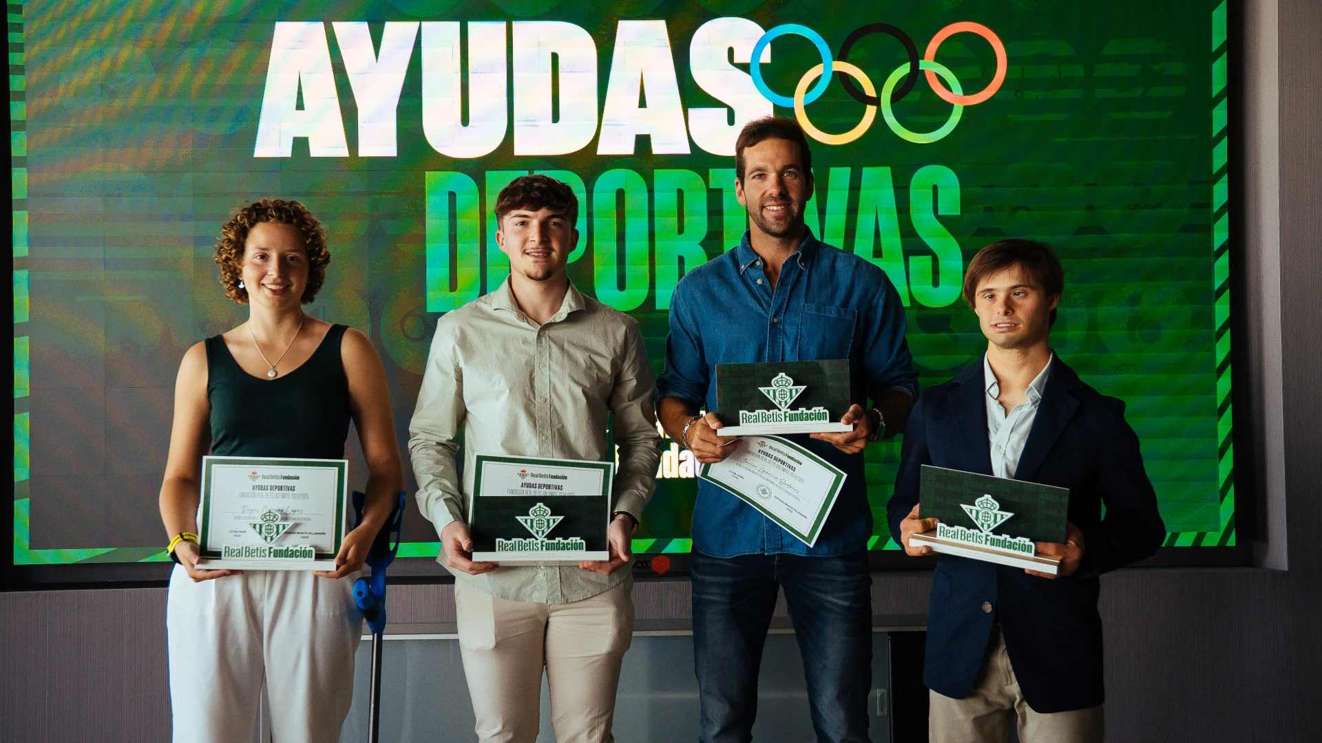 Reyes Moreno, Javier García y Miguel Ángel Romero reciben las IV Ayudas Deportivas de la Fundación
