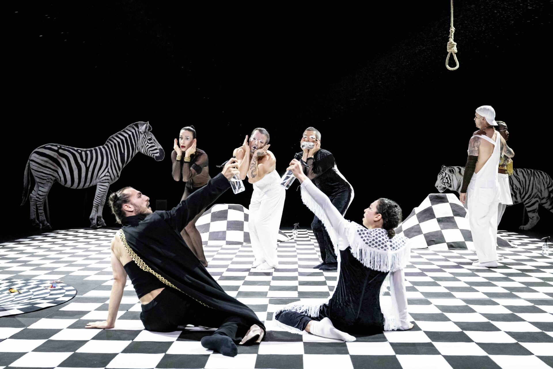 La Compañía Nacional de Danza Contemporánea de Noruega, Carte Blache, sacude el Festival de Itálica con la fuerza visual y crítica de ‘Sovaco de Cobra’