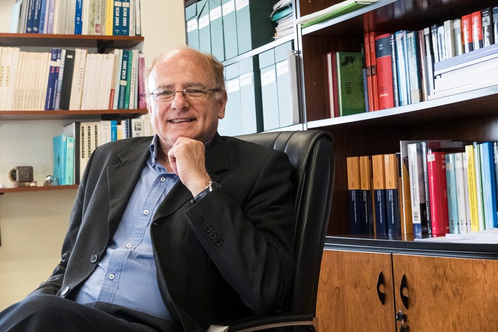 Aníbal Ollero toma posesión como académico de la Real Academia Sevillana de Ciencias