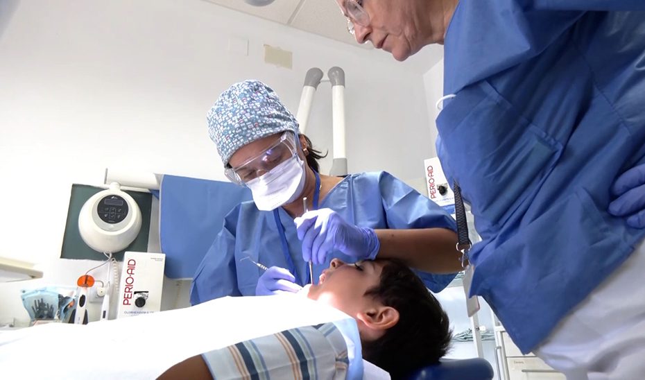 Andalucía amplía la atención bucodental infantil y facilita la cita con el dentista de Atención Primaria